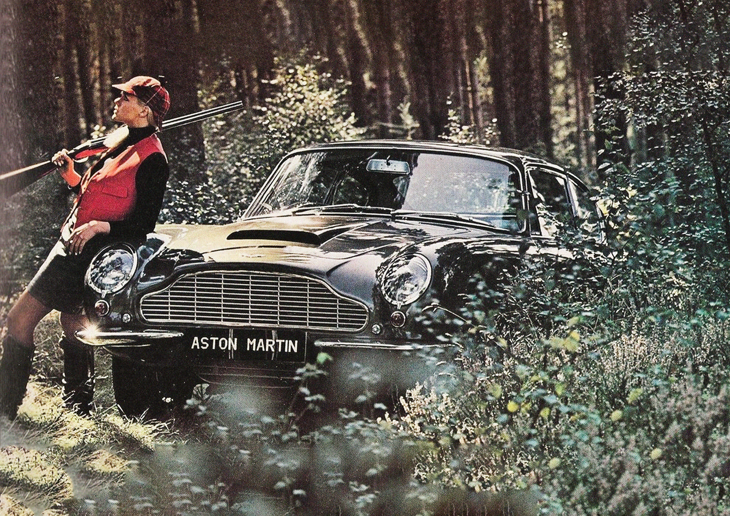 Aston Martin Poster DB6 Hunting Car Print